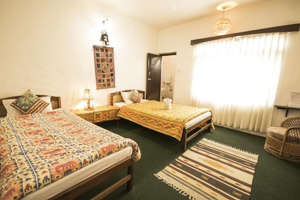 Peace Eye Guest House Pokhara Esterno foto